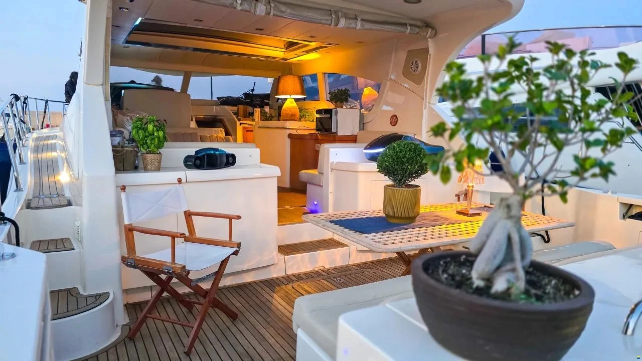 Gagliotta 52 seating