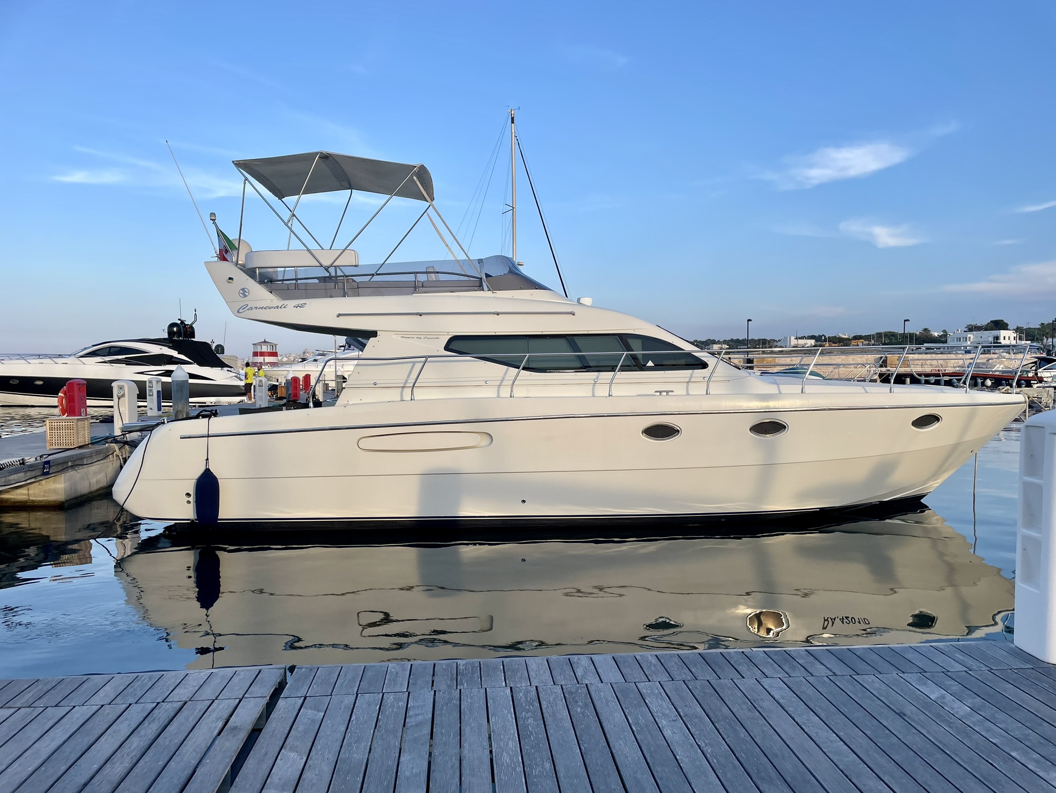 Carnevali 42 Fly interior