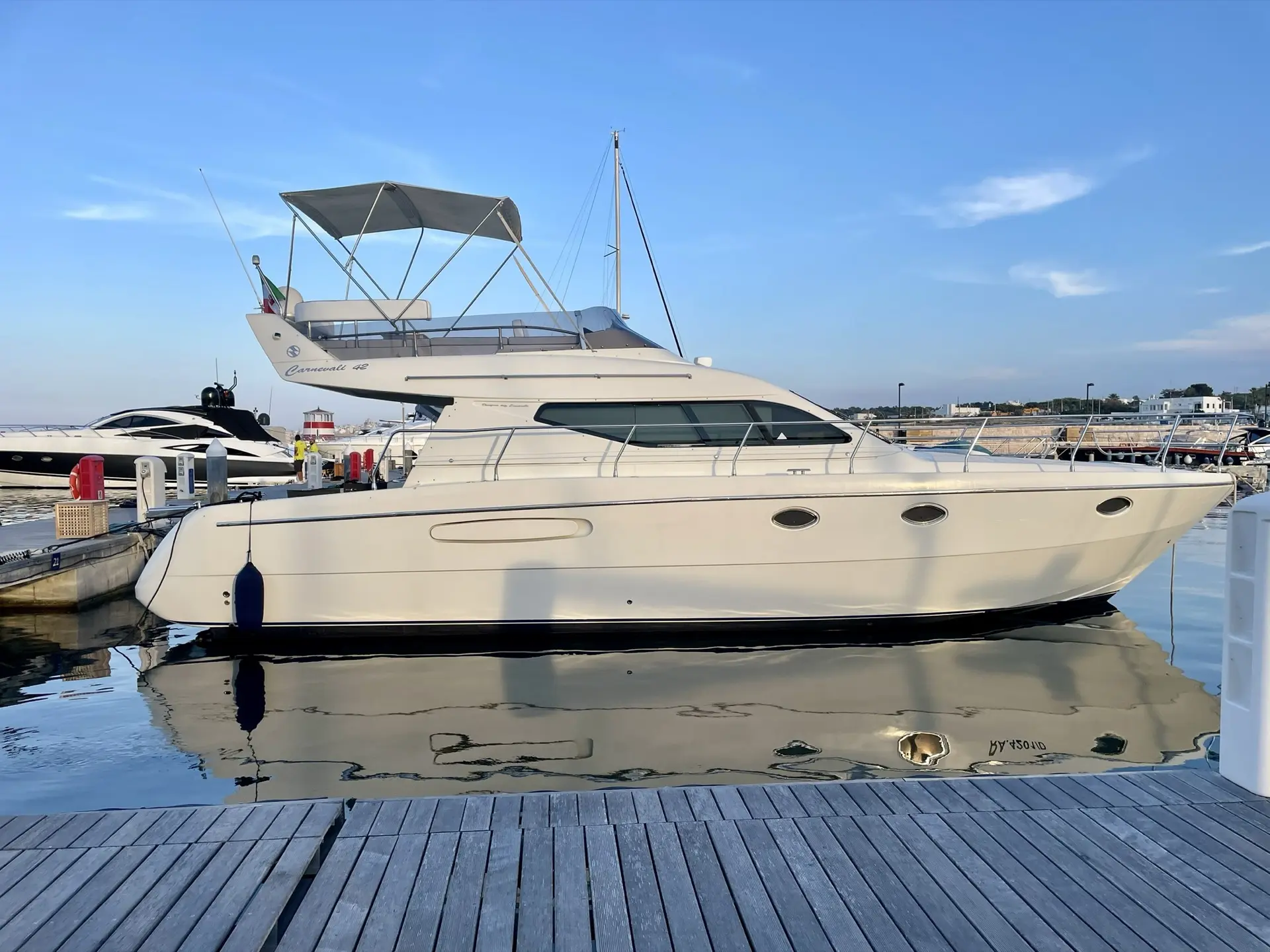 Carnevali 42 Fly interior