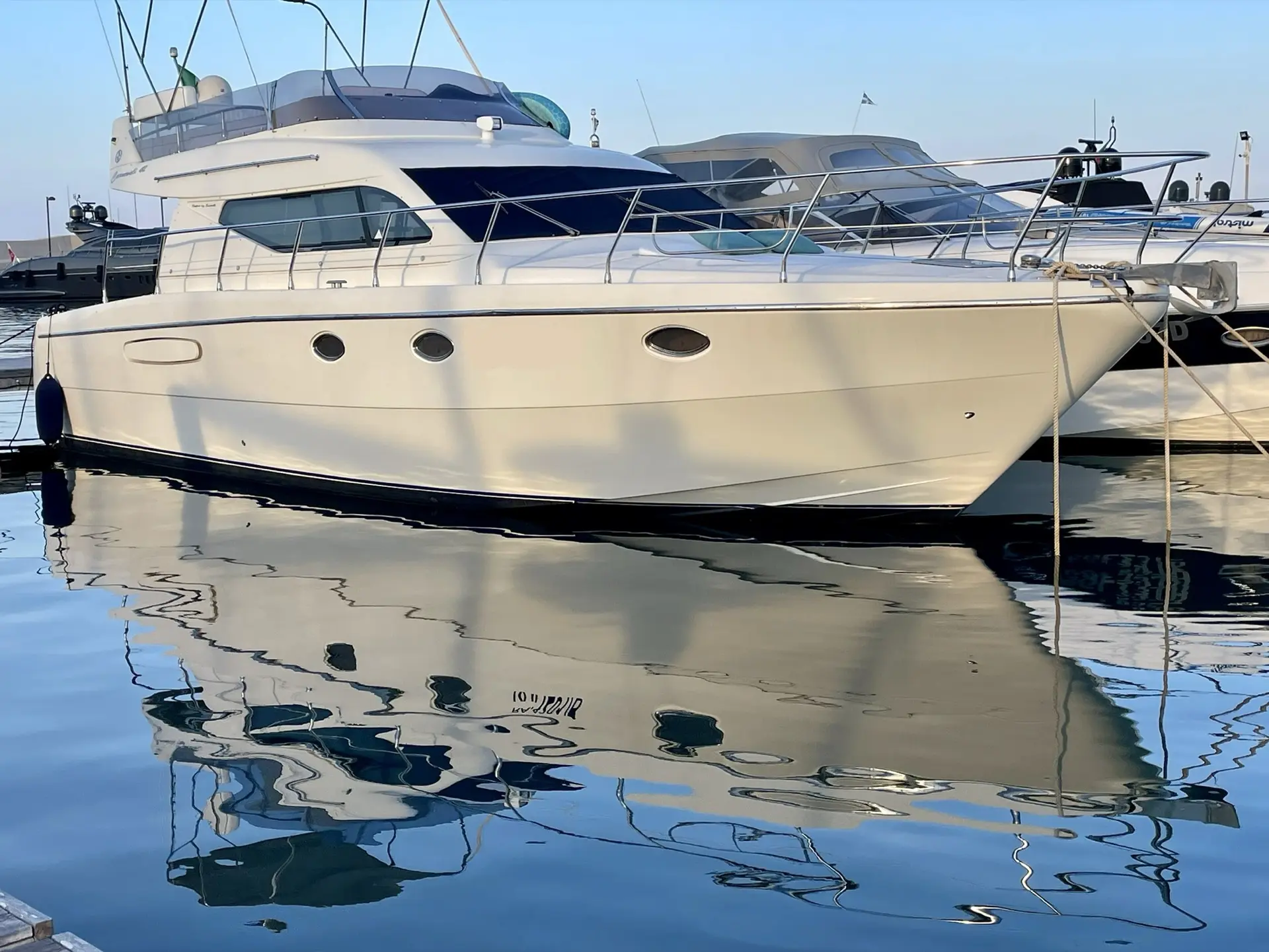 Carnevali 42 Fly cabin