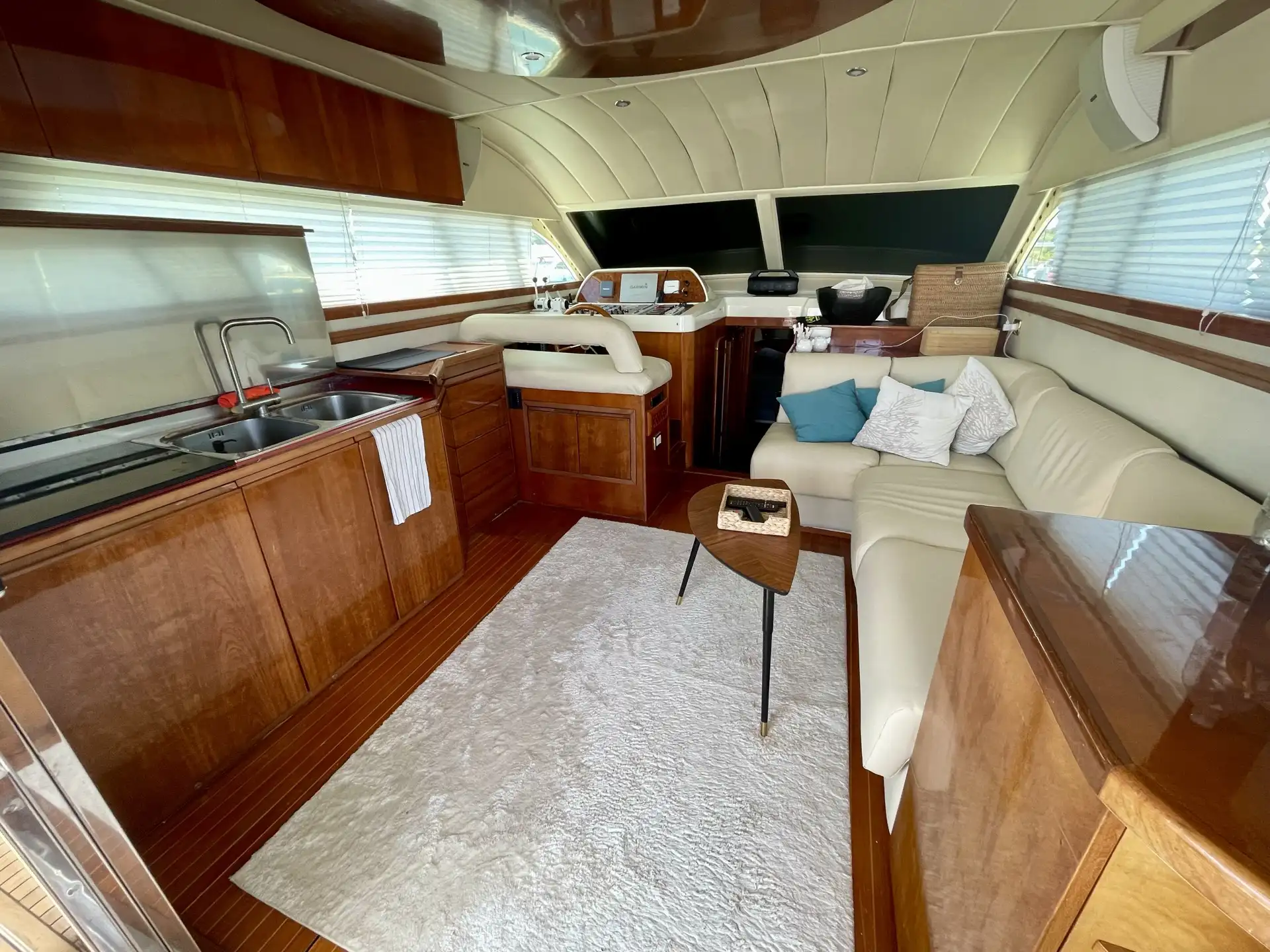 Carnevali 42 Fly bathroom