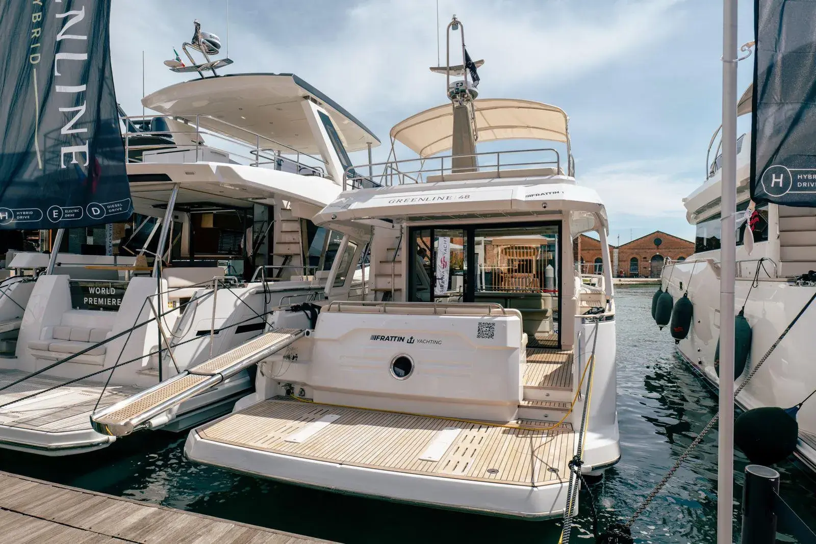 Greenline 48 Fly stern platform