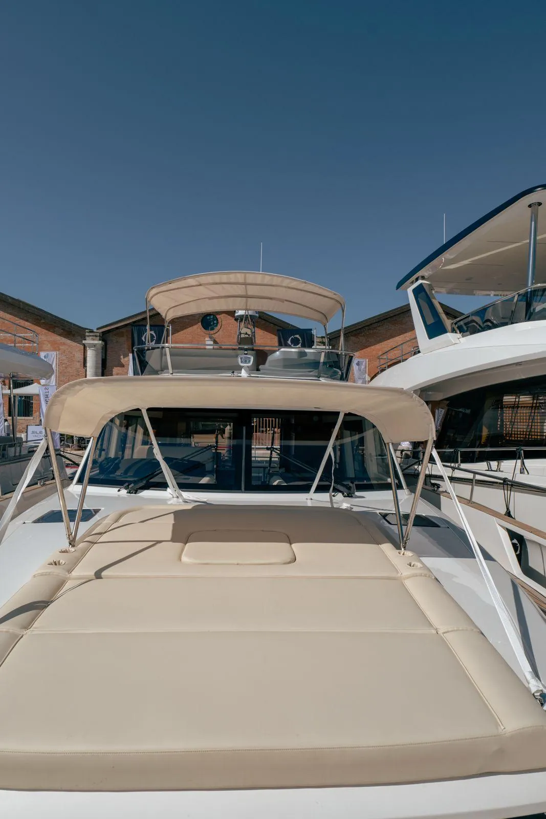 Greenline 48 Fly bow sunpad