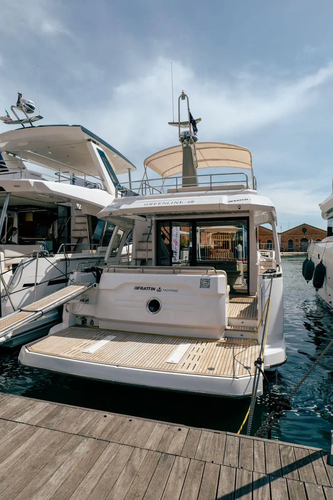 Greenline 48 Fly at marina