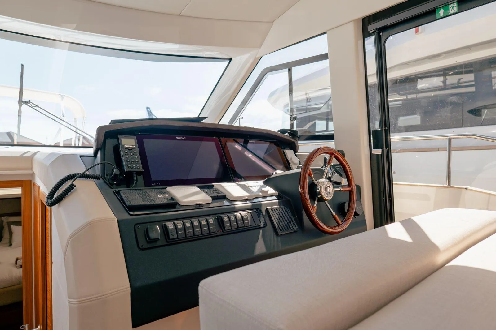 Greenline 48 Fly helm station