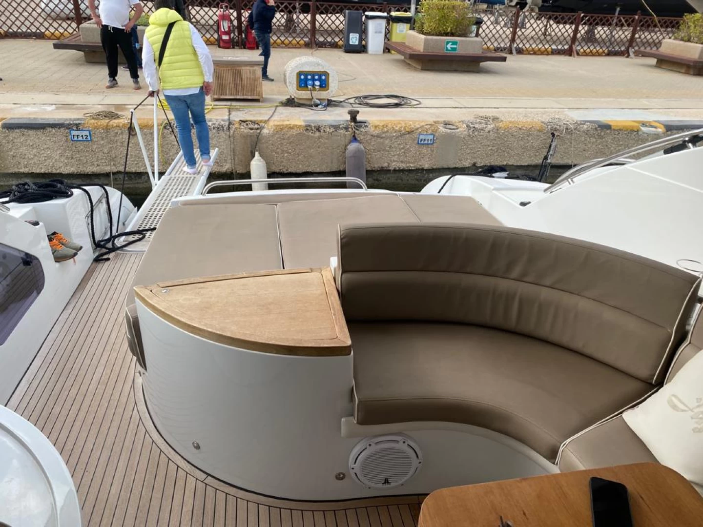 Rizzardi 45 Incredible cockpit lounge