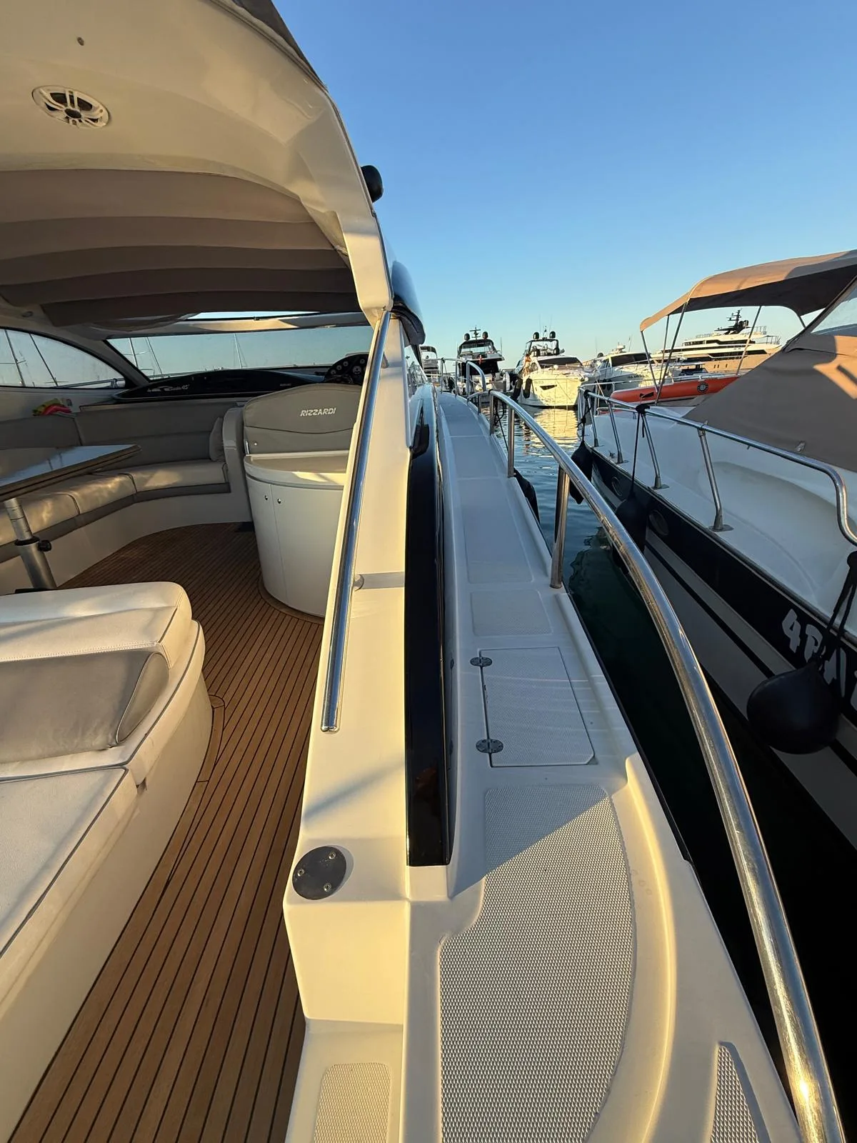 Rizzardi 45 Incredible side deck and cockpit seating