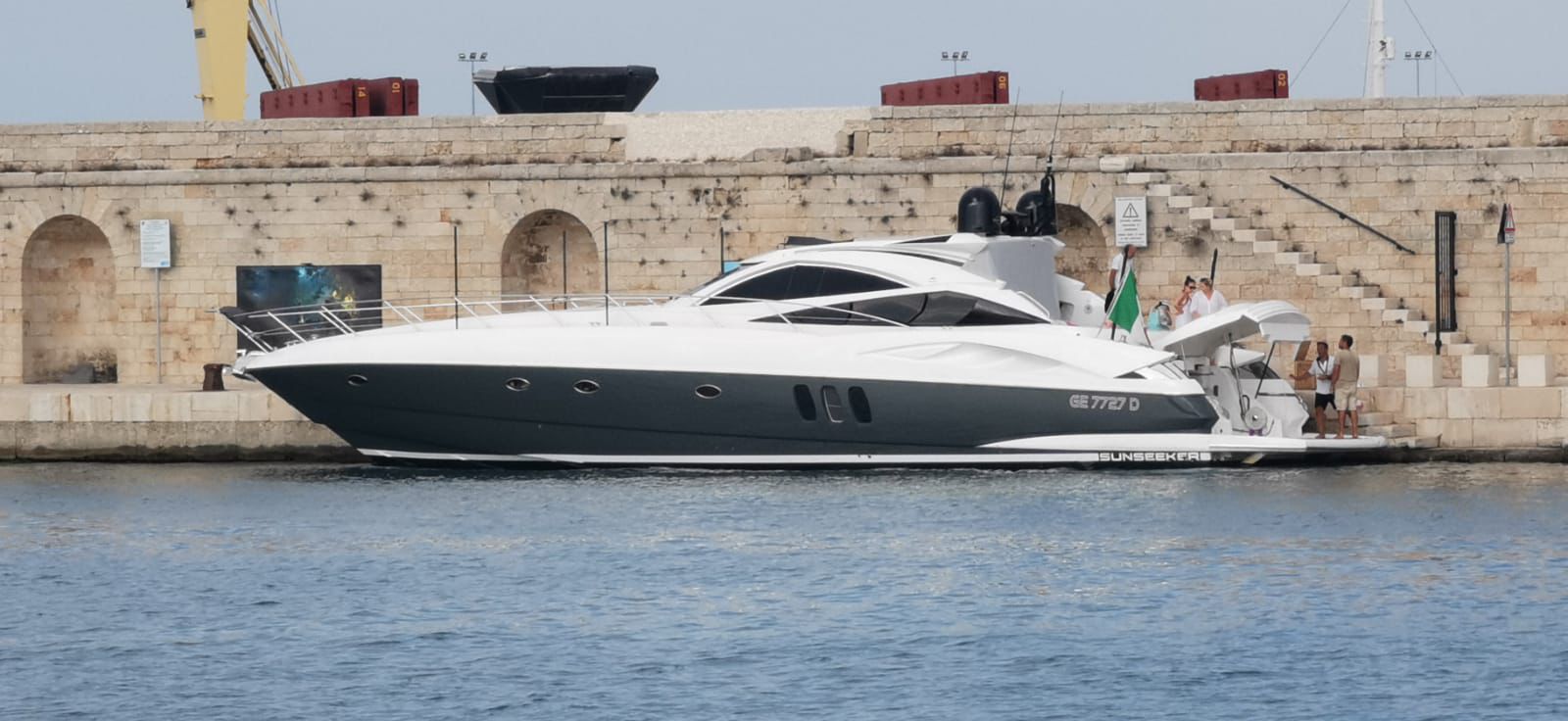 Sunseeker Predator 72 profile
