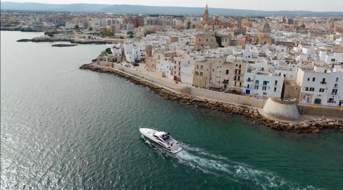 Sunseeker Predator 72 master suite