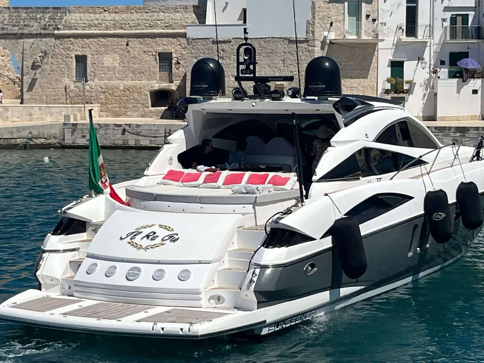 Sunseeker Predator 72 stern
